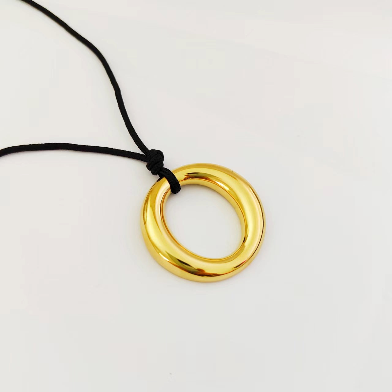 O-Shape 304 Stainless Steel 18K Gold Plated Pendant Necklace