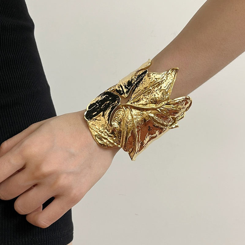 Retro Exaggerated Leaves Alloy Bangle