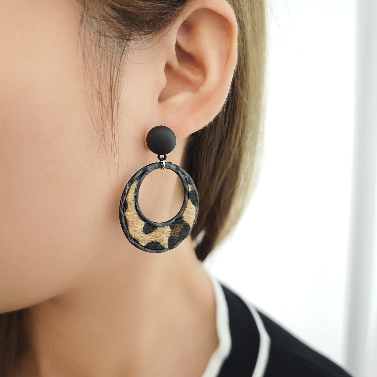 Retro Geometric Leopard Hollow Out Alloy Drop Earrings