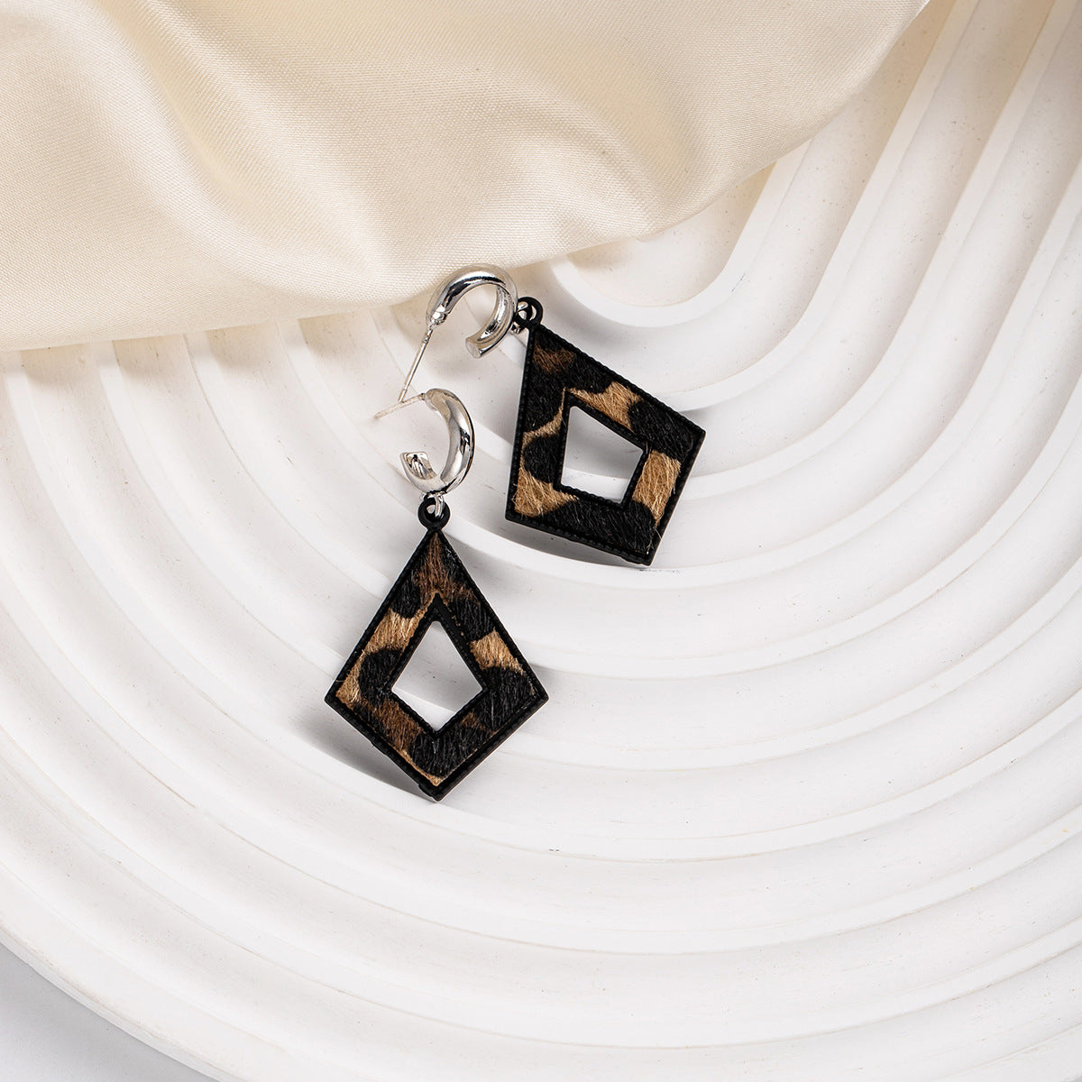 Retro Geometric Hollow Out Alloy Drop Earrings