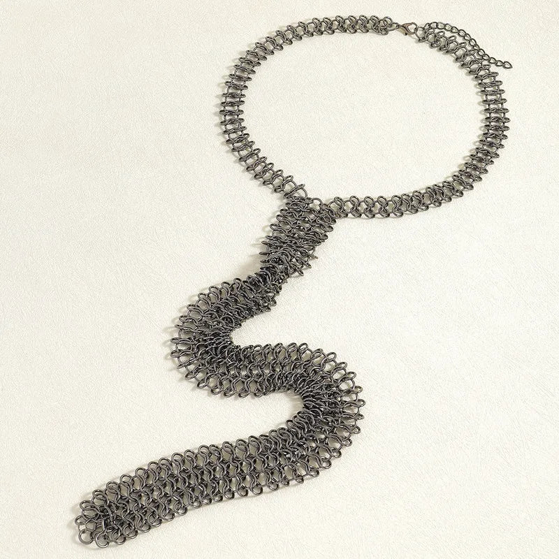 Metal Tie Necklace – Μεταλλικό Κολιέ Γραβάτα σε Χρυσό & Μαύρο | So Cute by Dimi Χονδρική