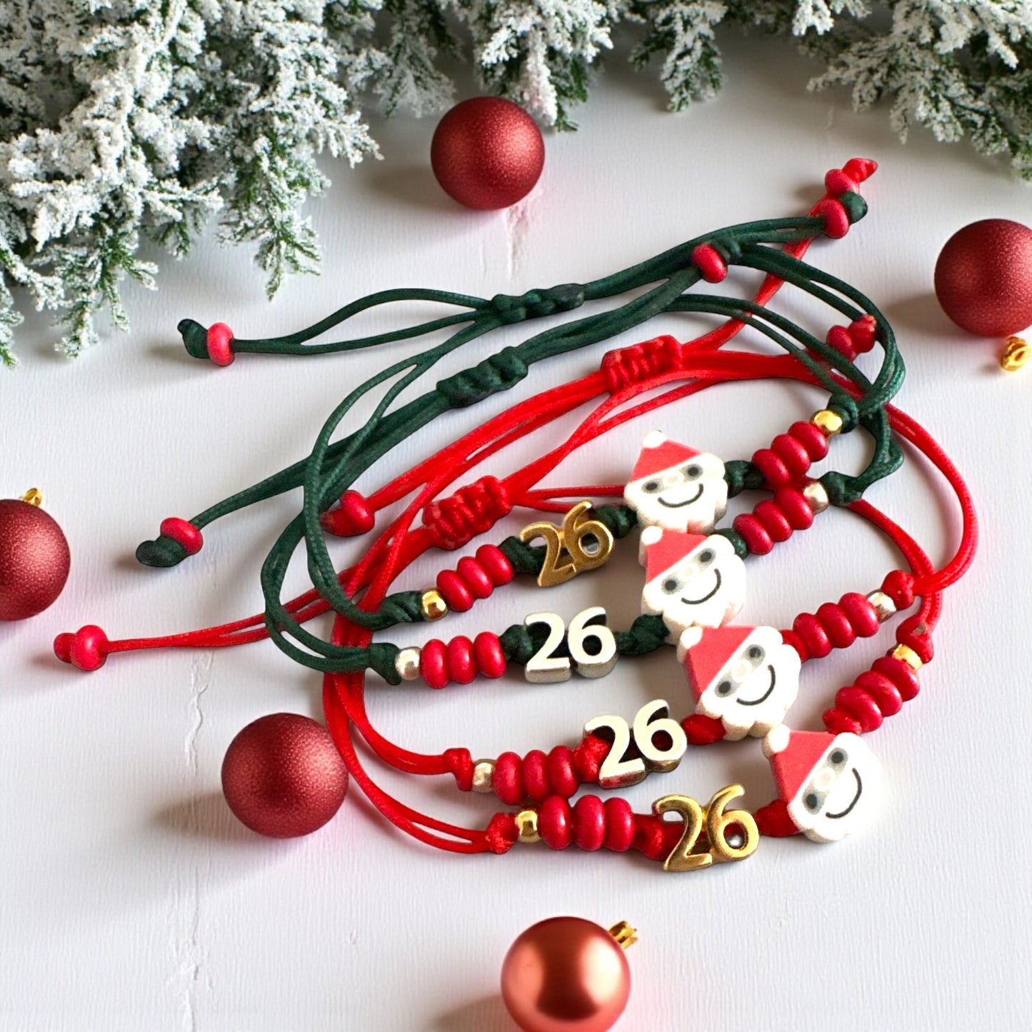 Παιδικό βραχιόλι γούρι 2026 με Άγιο Βασίλη & μεταλλικό 26 – So Cute by Dimi Wholesale