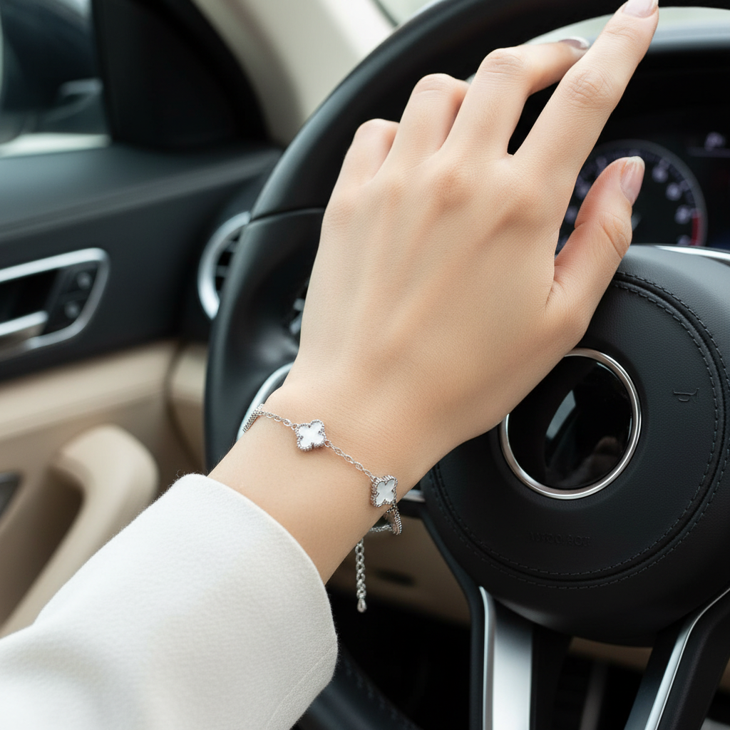 ⚡🚚 Bloom Clover Bracelet – Ατσάλινο Βραχιόλι Με Τετράφυλλα