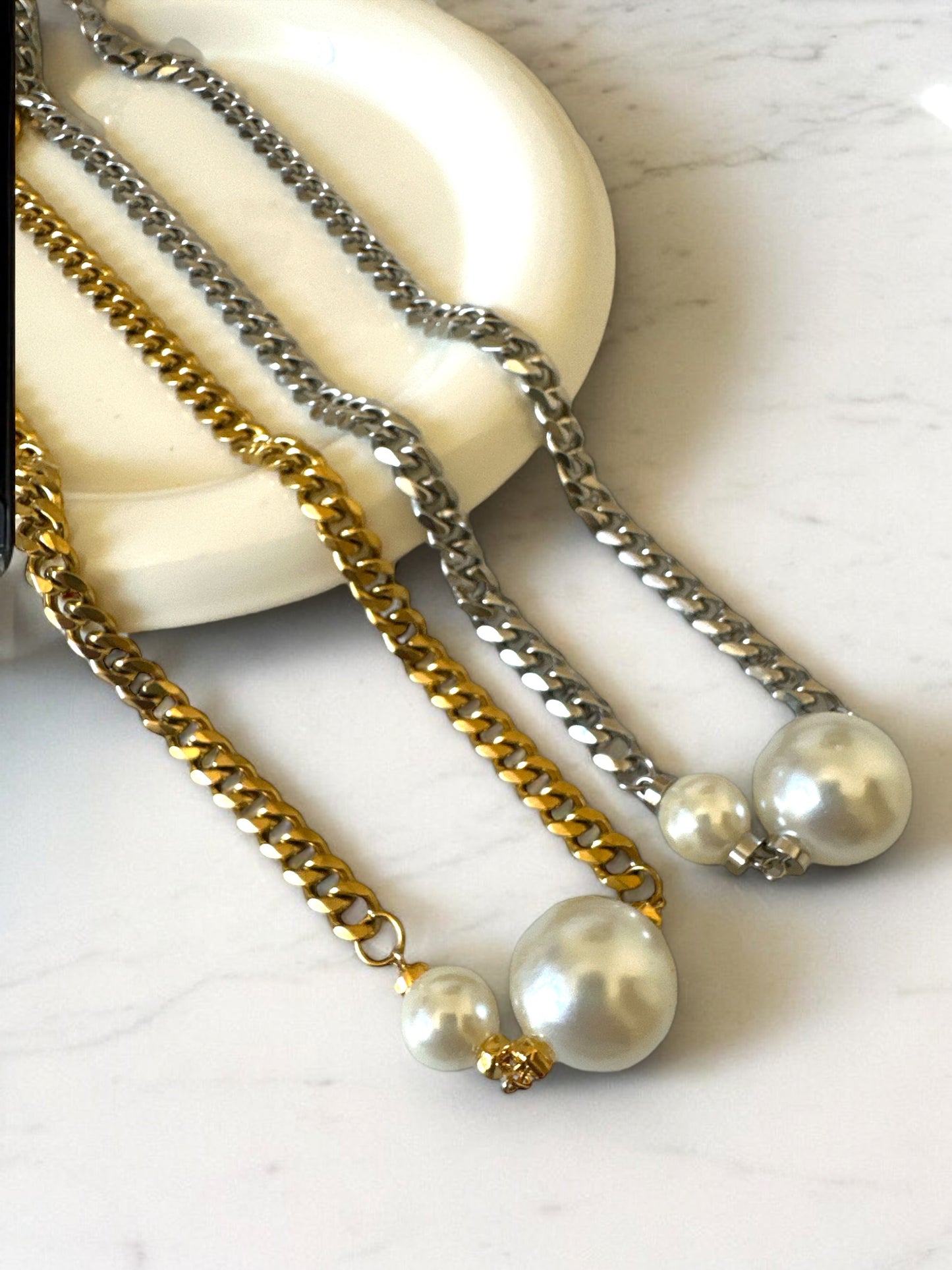 PEARLS STEEL NECKLACE