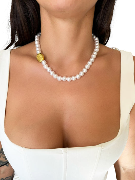 GOLDY PEARLS NECKLACE