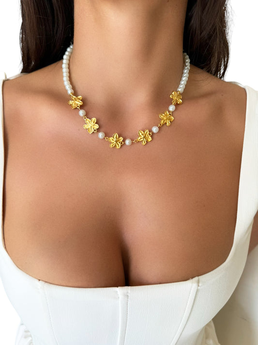 FLOWERS PEARL NECKLACE