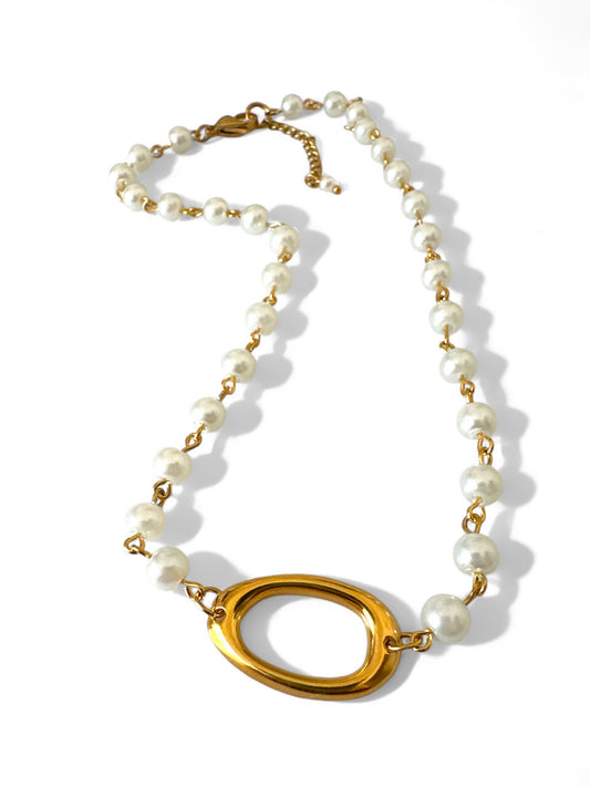 Χειροποίητο κολιέ με πέρλες και οβάλ επίχρυσο μοτίφ – Isadora Necklace – So Cute by Dimi