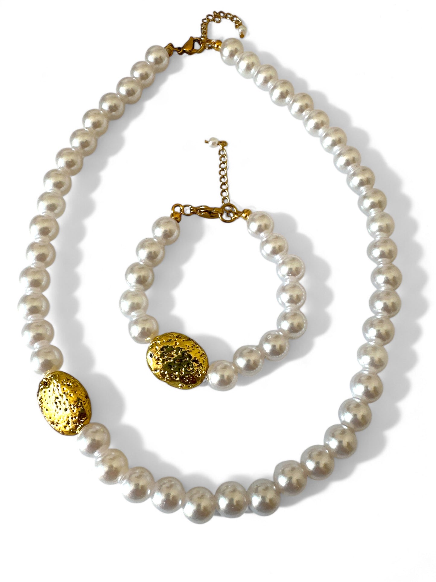 GOLDY PEARLS NECKLACE