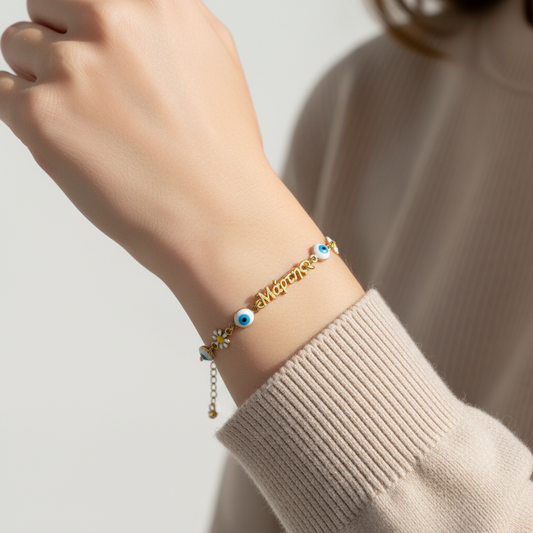 Χειροποίητο βραχιόλι Μάρτης από ανοξείδωτο ατσάλι με ματάκια, μαργαρίτες και επίχρυση ταυτότητα Μάρτης – So Cute by Dimi