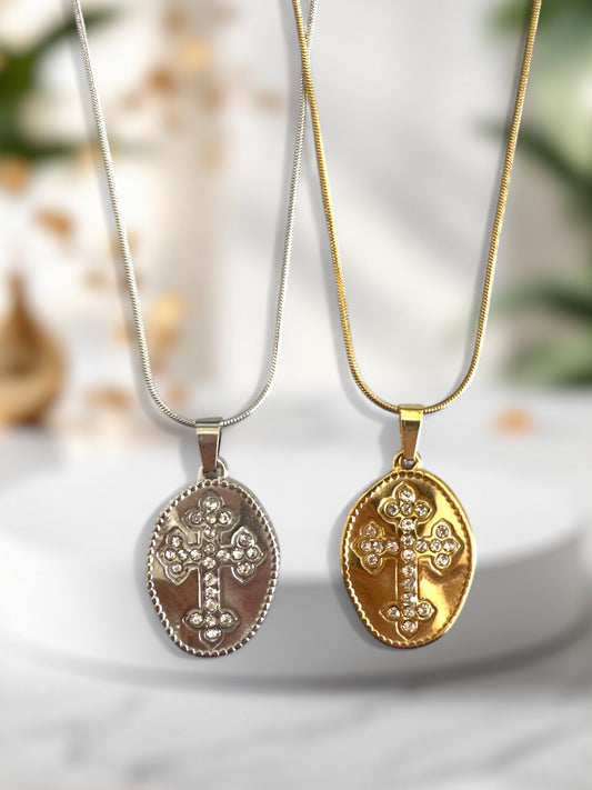 Blessed Oval – Οβάλ κολιέ με σταυρό & στρας