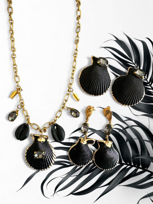 ✨ Black Shell Statement Earrings – Χειροποίητα Σκουλαρίκια με Κοχύλια, Κρύσταλλα & Μεταλλικά Φύλλα
