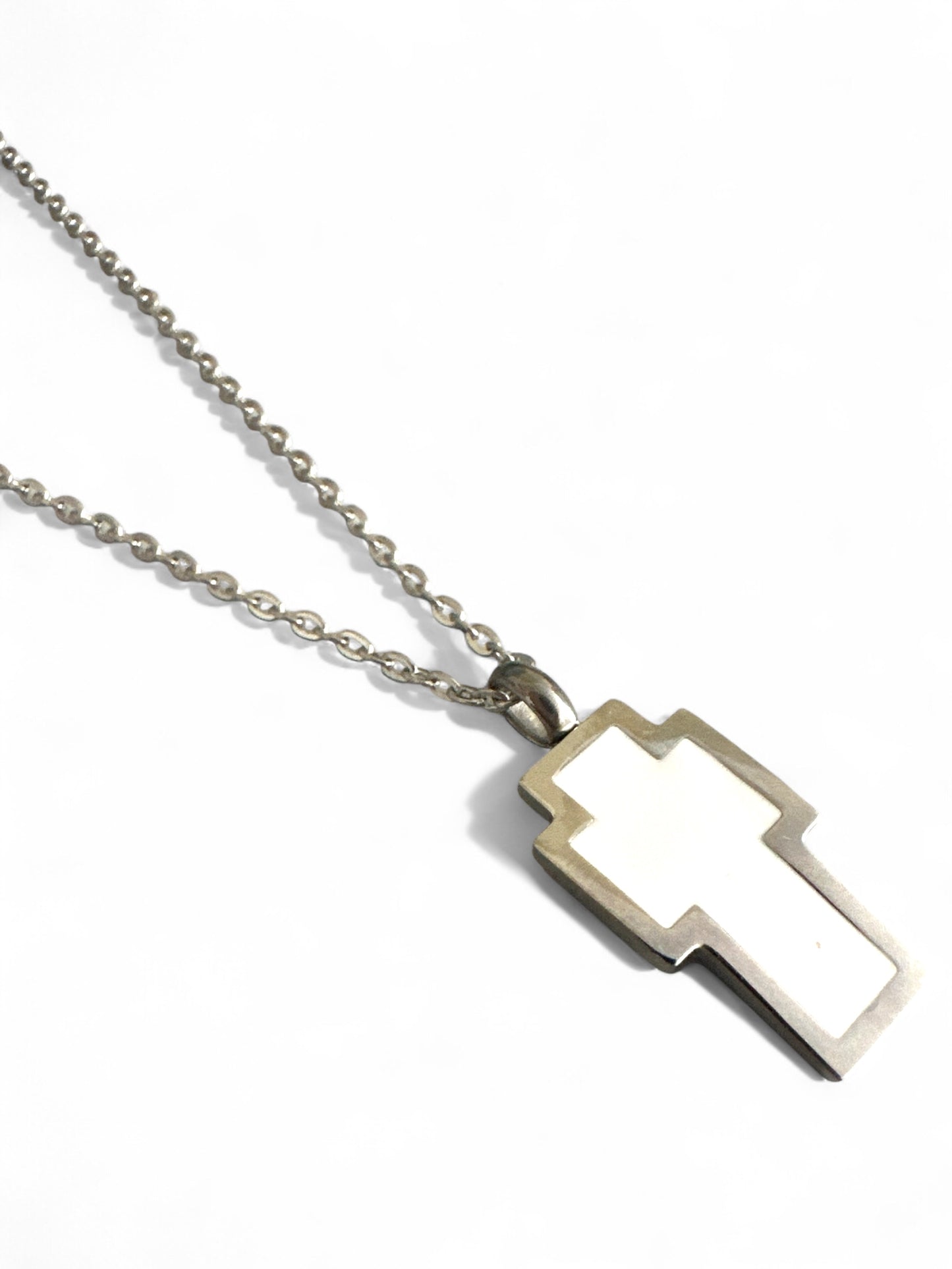 Pixel Cross Necklace – Ατσάλινο Κολιέ Γεωμετρικός Σταυρός με  ασημί περίγραμμα – Χονδρική So Cute by Dimi