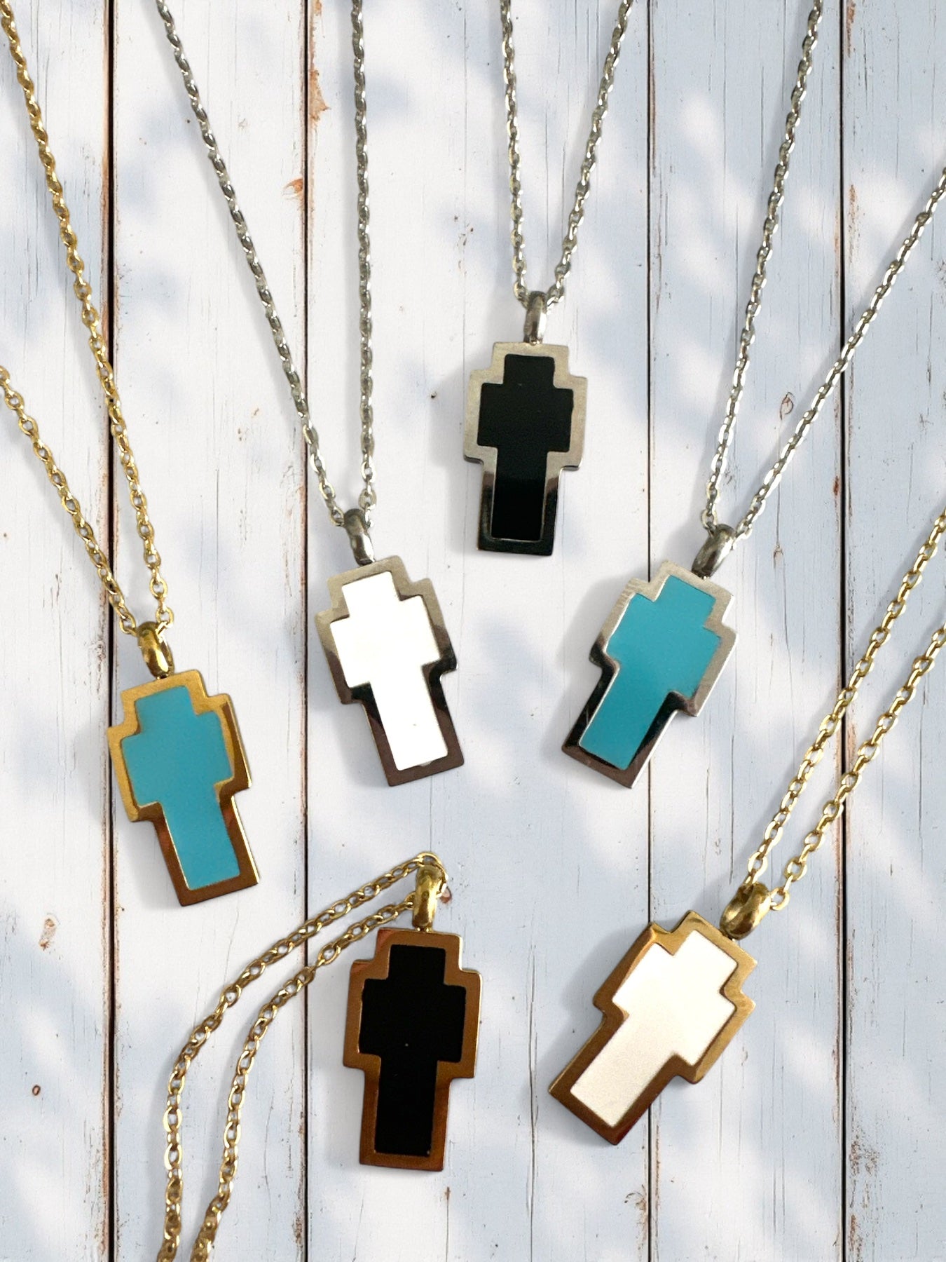 Pixel Cross Necklace – Ατσάλινο Κολιέ Γεωμετρικός Σταυρός με χρυσό & ασημί περίγραμμα – Χονδρική So Cute by Dimi