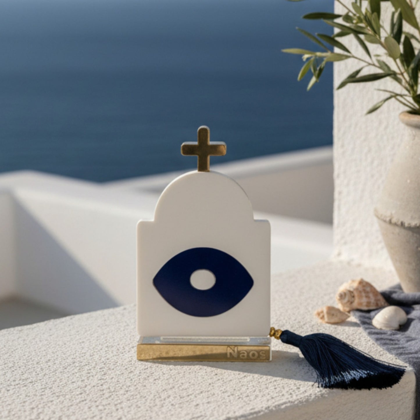 Γούρι plexiglass σε σχήμα ναού με navy μάτι, χρυσό σταυρό και μπλε φούντα – χονδρική So Cute by DImi