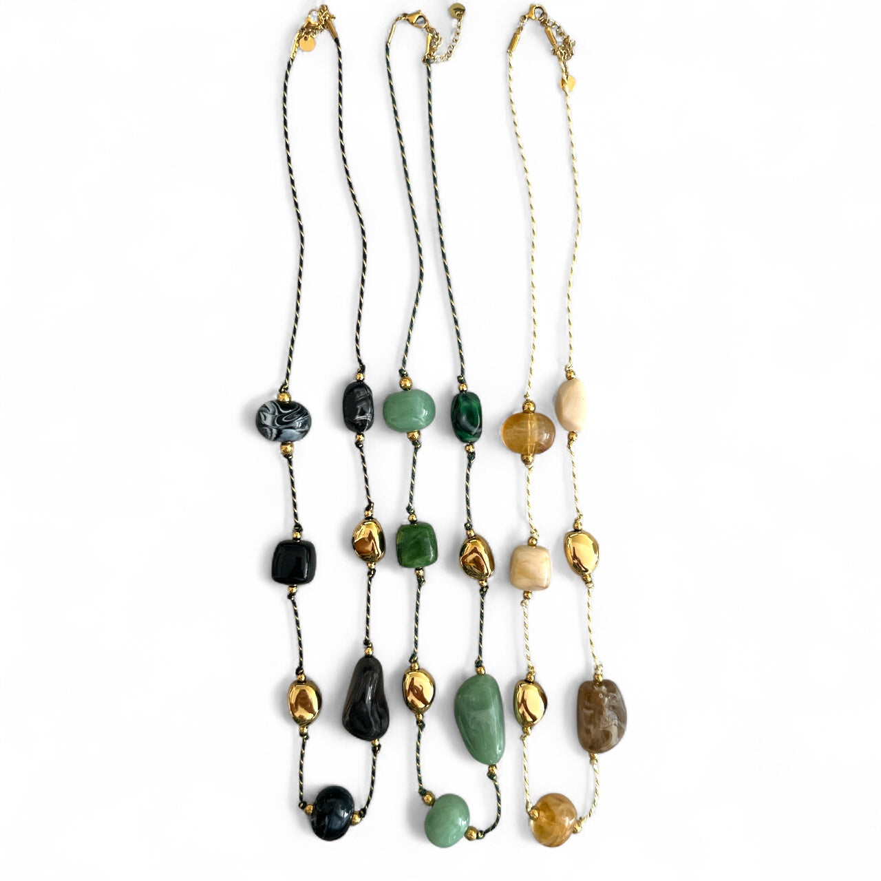 ⚡🚚 Gemstone Cord Necklace – Μακρύ Κολιέ με Χάντρες Πέτρας & Ατσάλινα Στοιχεία