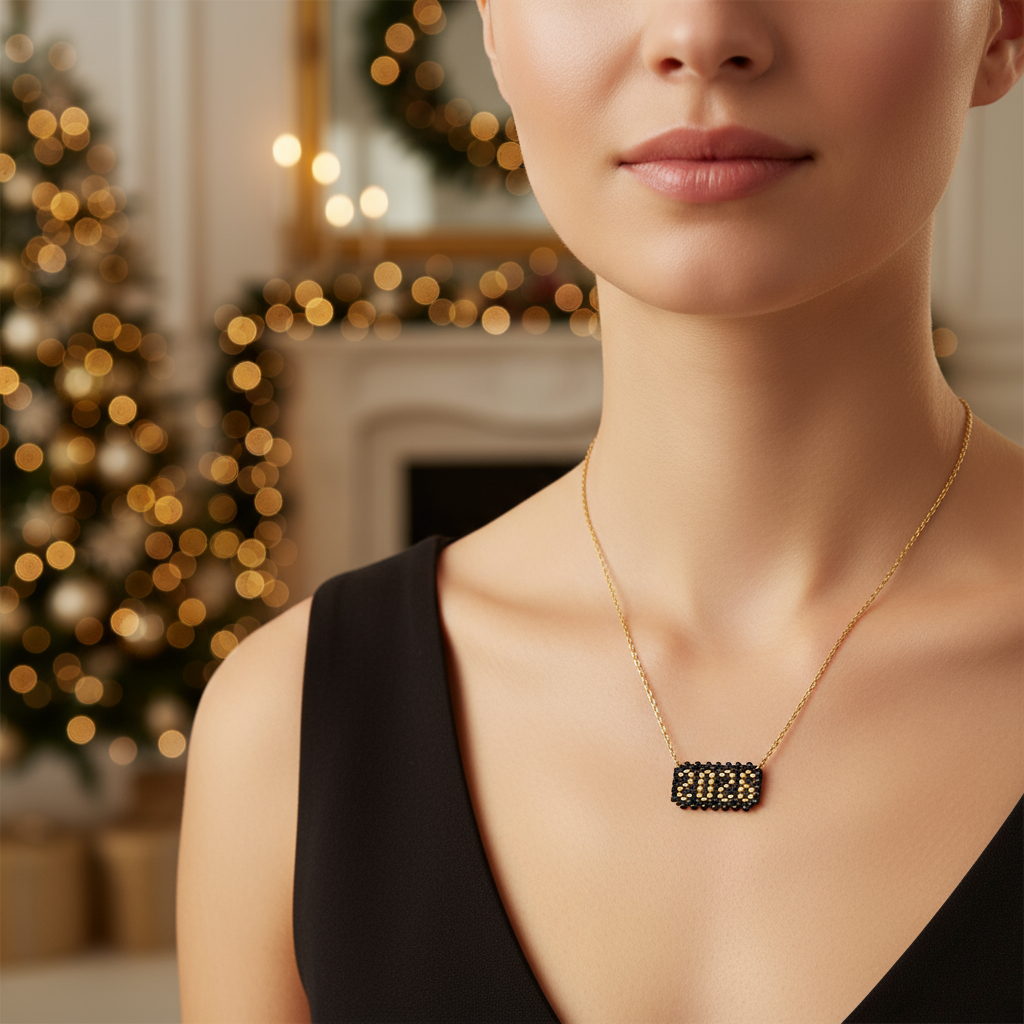 Κολιέ γούρι 2026 με Miyuki χάντρες σε μαύρο και χρυσό, stainless steel αλυσίδα – So Cute Wholesale