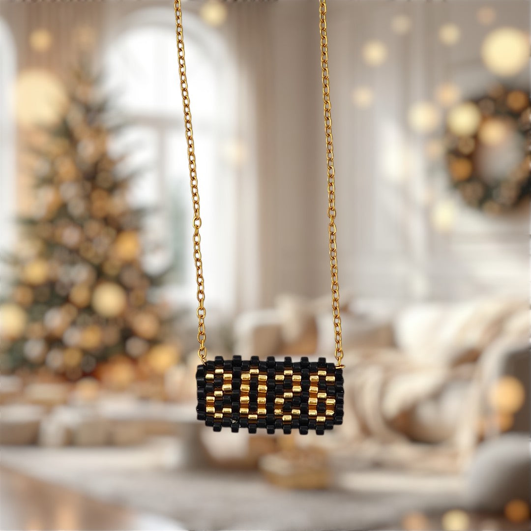 Κολιέ γούρι 2026 με Miyuki χάντρες σε μαύρο και χρυσό, stainless steel αλυσίδα – So Cute Wholesale