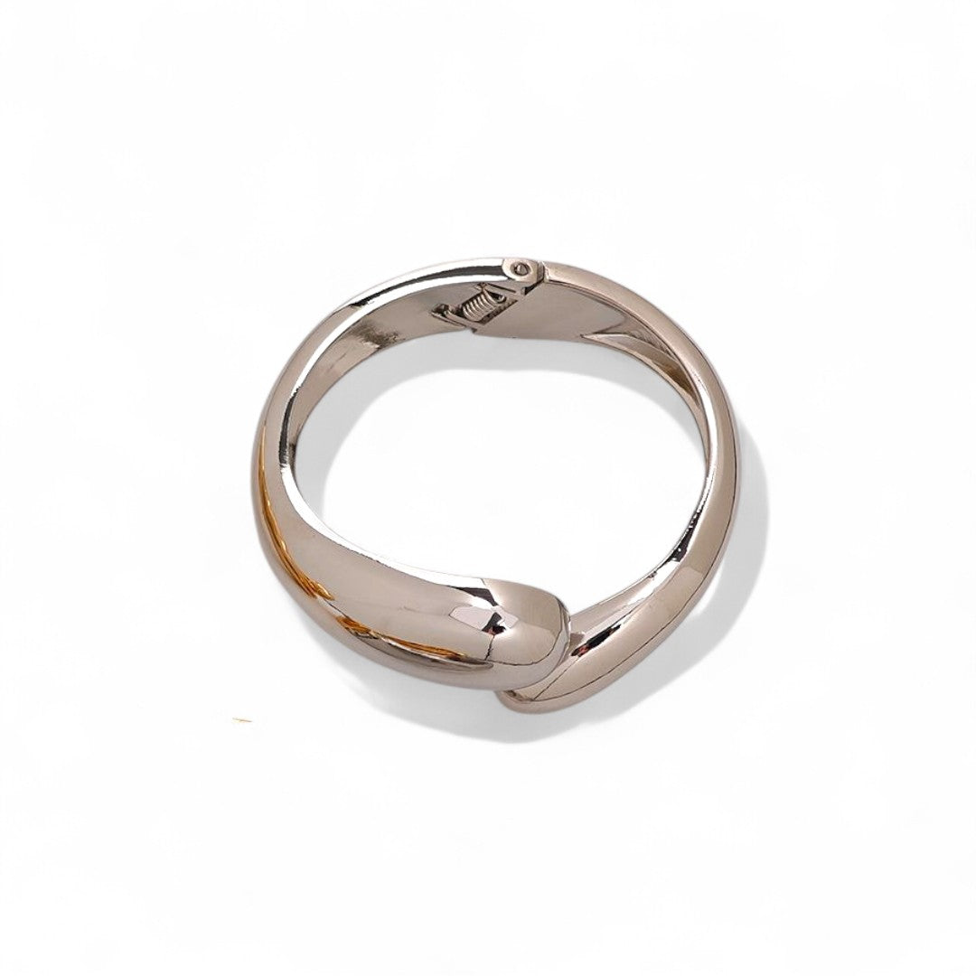 Bold loop sculptural bracelet σε χρυσό, ασημί & δίχρωμο – wholesale So Cute by Dimi