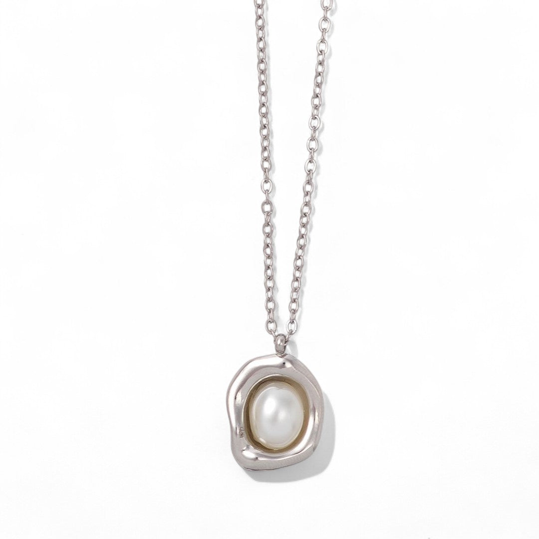 ⚡🚚 Κολιέ Pearl Melt – Ατσάλινο με Ακανόνιστο Πλαίσιο