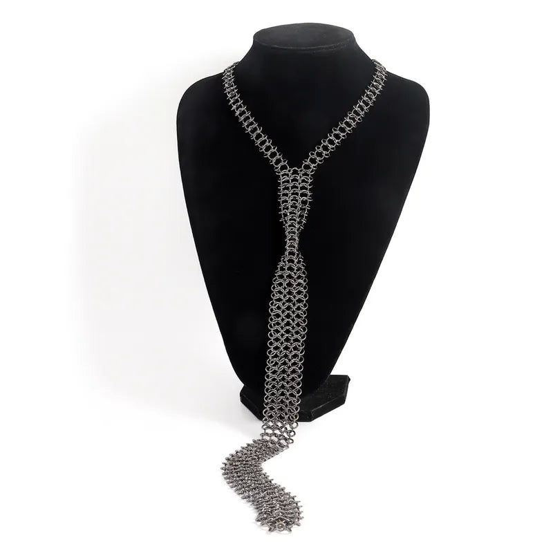 Metal Tie Necklace – Μεταλλικό Κολιέ Γραβάτα σε Χρυσό & Μαύρο | So Cute by Dimi Χονδρική