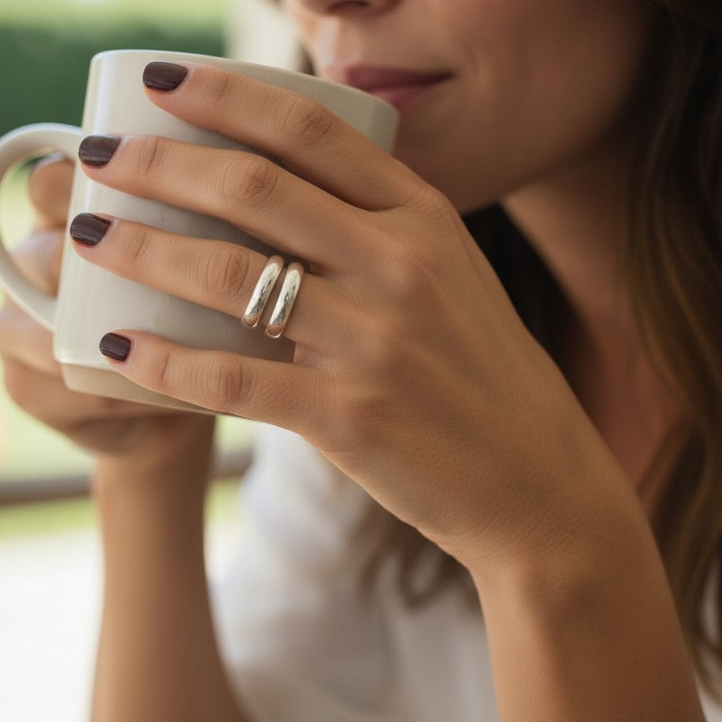 Ατσάλινο δαχτυλίδι χονδρικής με διπλή μπάρα σε ασημί – So Cute by Dimi Wholesale