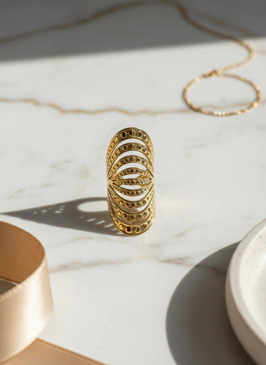 Χρυσό ατσάλινο statement δαχτυλίδι με ανάγλυφο open design – So Cute by Dimi