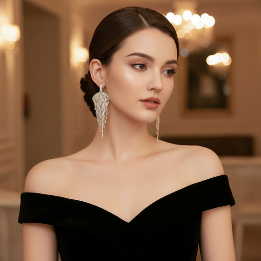 Μακριά χρυσά κρυστάλλινα σκουλαρίκια φορεμένα με off-shoulder βραδινό φόρεμα – elegant evening style So Cute by Dimi.