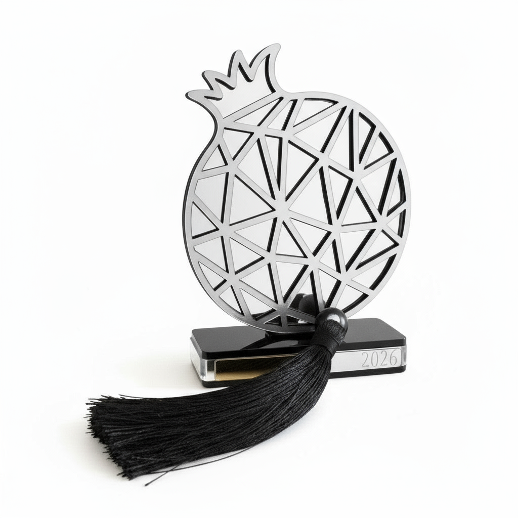 Plexiglass γούρι Ρόδι Symbolic Luxe 2026 σε χρυσό ή ασημί καθρέφτη με μαύρη βάση και φούντα — So Cute by Dimi Wholesale