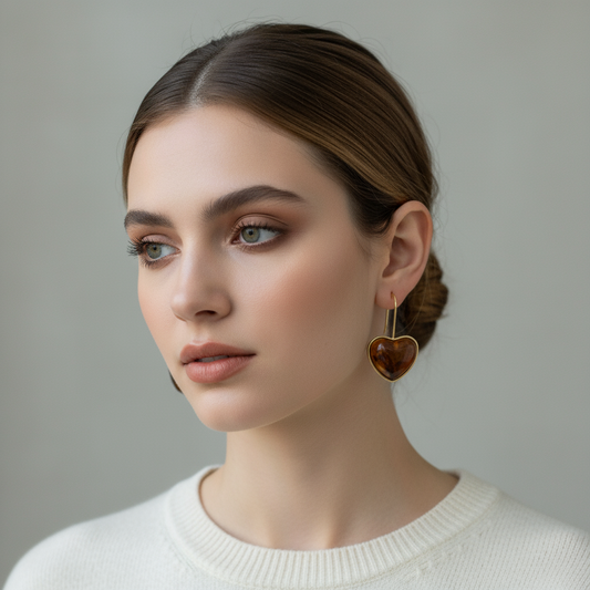 Ατσάλινα σκουλαρίκια So Cute by Dimi με καφέ καρδιές tortoise Χονδρική