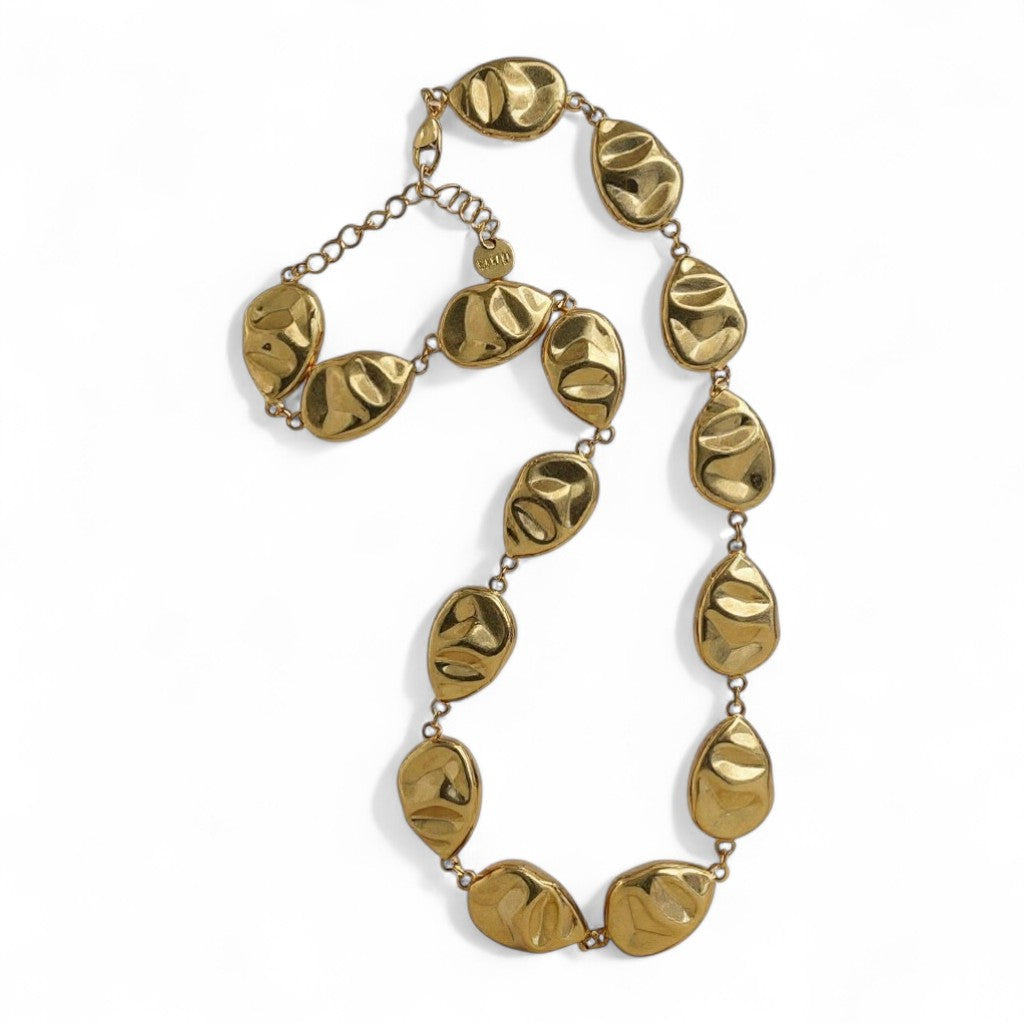 Ατσάλινο κολιέ με ανάγλυφες χάντρες σε χρυσό, ασημί & δίχρωμο. Άμεση αποστολή για επαγγελματίες So Cute by Dimi Wholesale ⚡