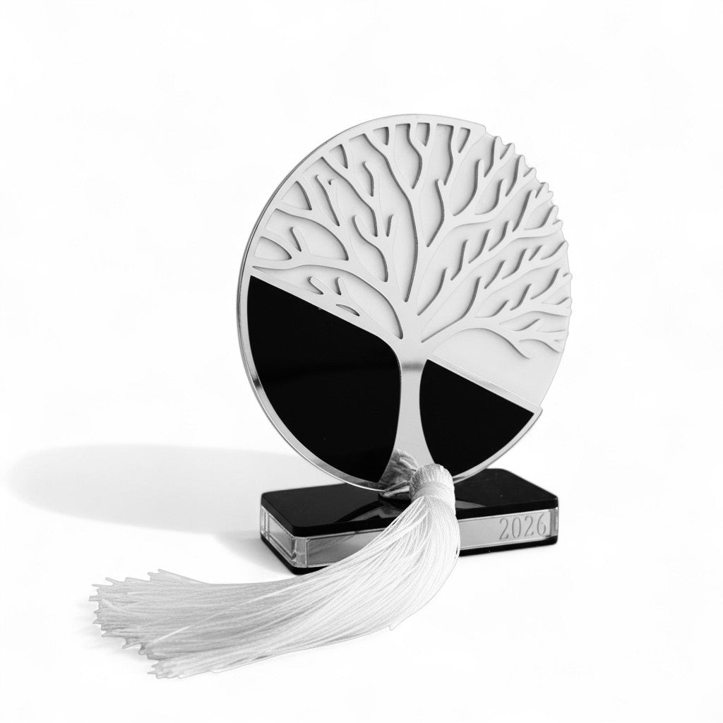 Plexiglass επιτραπέζιο γούρι Tree of Life Symbolic Luxe 2026 μαύρο–λευκό–ασημί με φούντα — So Cute by Dimi Wholesale