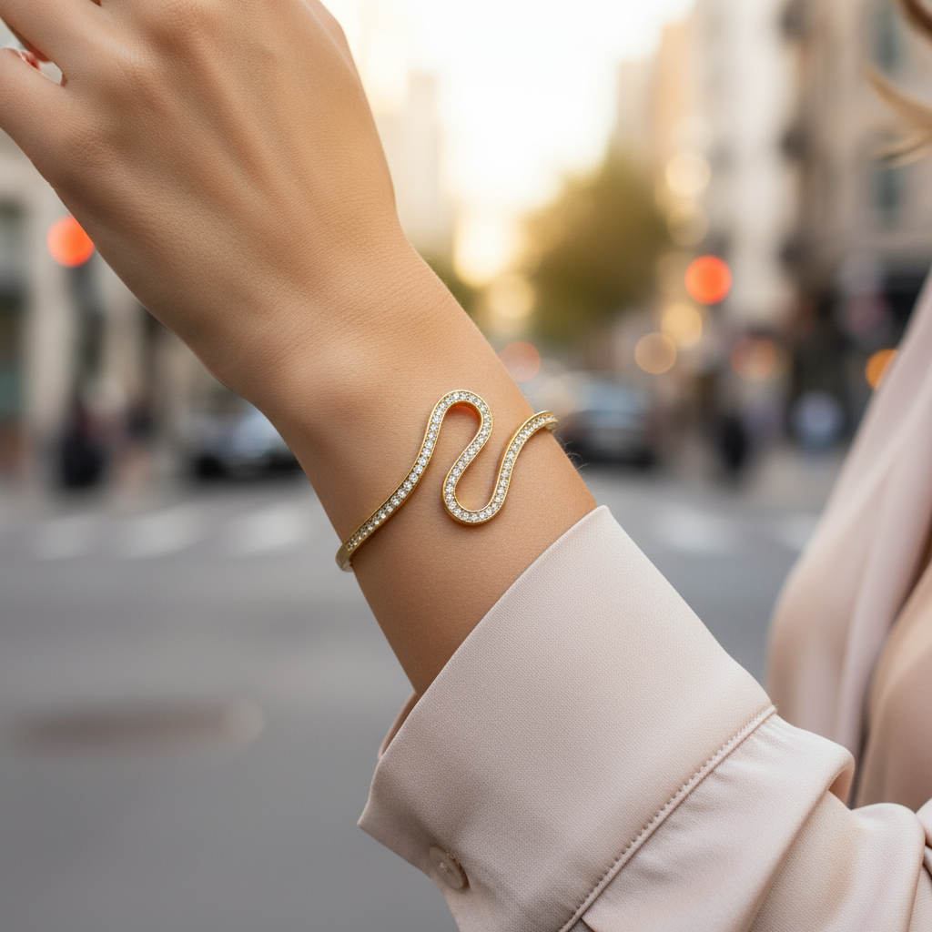 Ατσάλινο βραχιόλι με κυματιστό σχέδιο και ζιργκόν – Crystal Flow Bangle