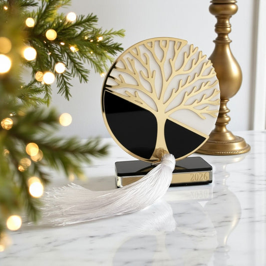 Plexiglass επιτραπέζιο γούρι Tree of Life Symbolic Luxe 2026 μαύρο–λευκό–χρυσό με φούντα — So Cute by Dimi Wholesale