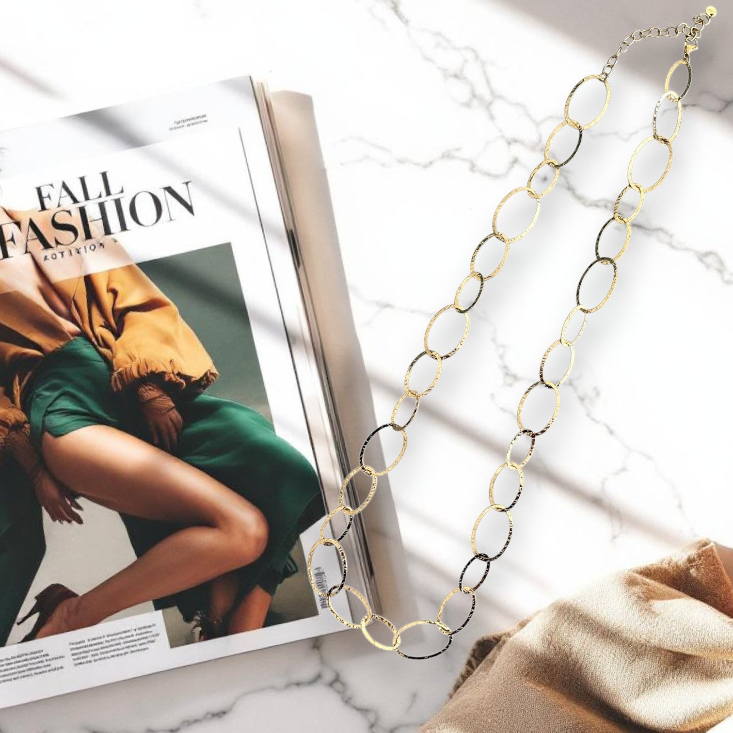 Ατσάλινο κολιέ με σφυρήλατους oval κρίκους σε χρυσό – So Cute Wholesale