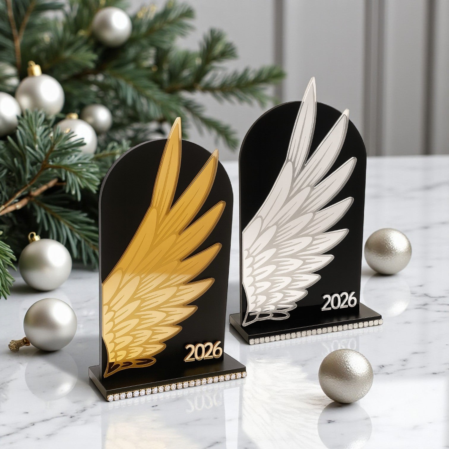 Επιτραπέζιο γούρι Angel Wing  με φτερό αγγέλου plexiglass καθρέφτη, ξύλινη βάση & στρας – χειροποίητο πολυτελές διακοσμητικό So Cute by Dimi Χονδρική