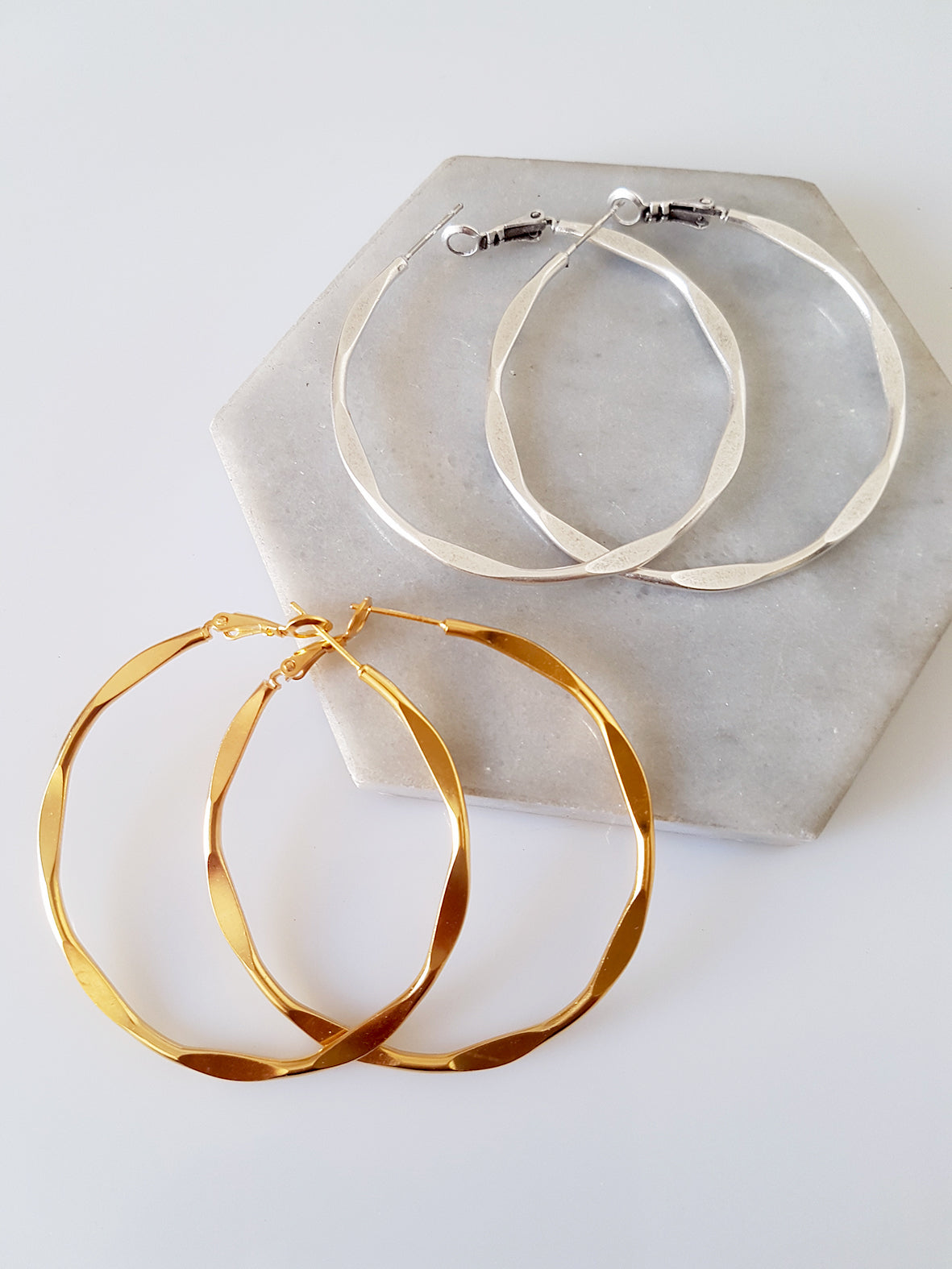 “Wave” hoop earrings, pack of 2 sets (4pcs)