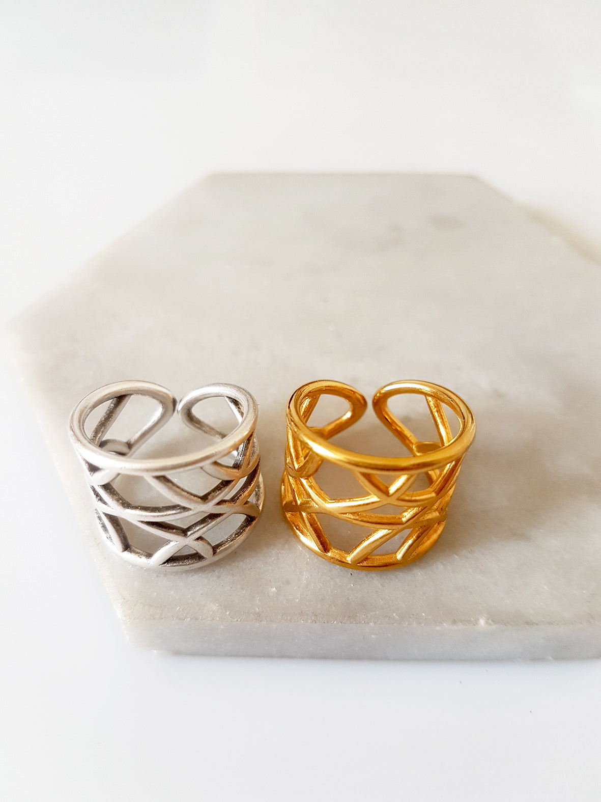 Mesh pattern chevalier ring in a package of 4 pieces - SoCuteb2b