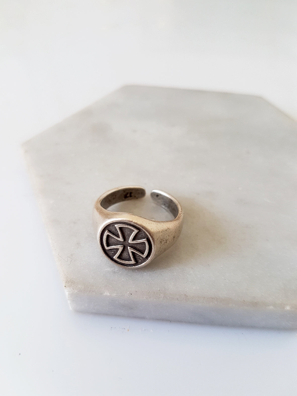 Ring with gothic cross in a package of 6 pieces - SoCuteb2b