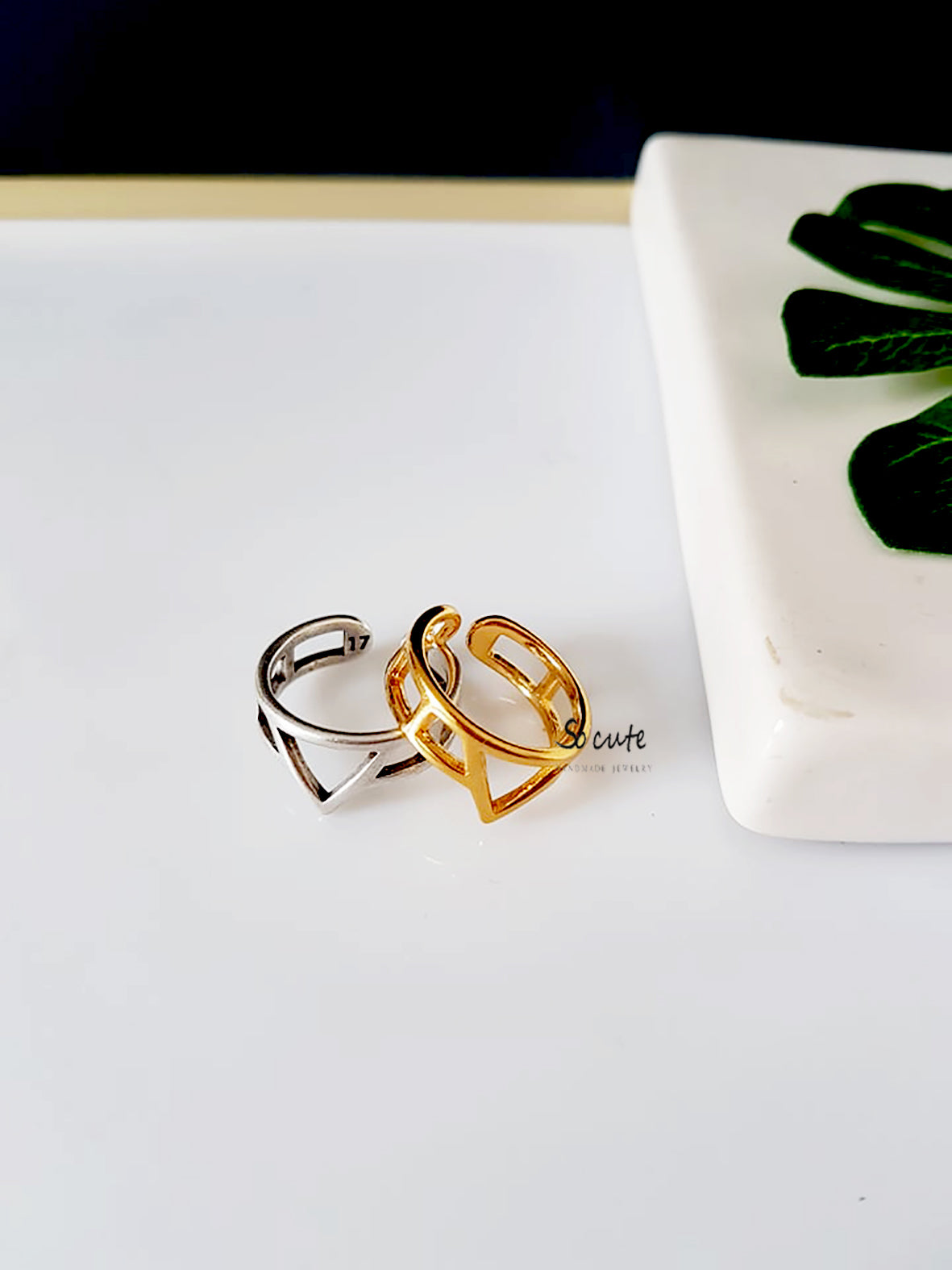 Triangle contour ring in package of 12 pieces