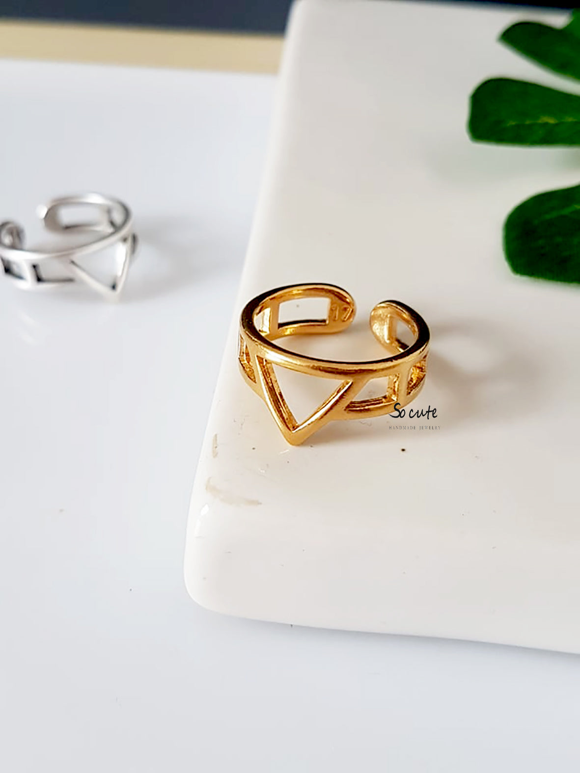 Triangle contour ring in package of 12 pieces