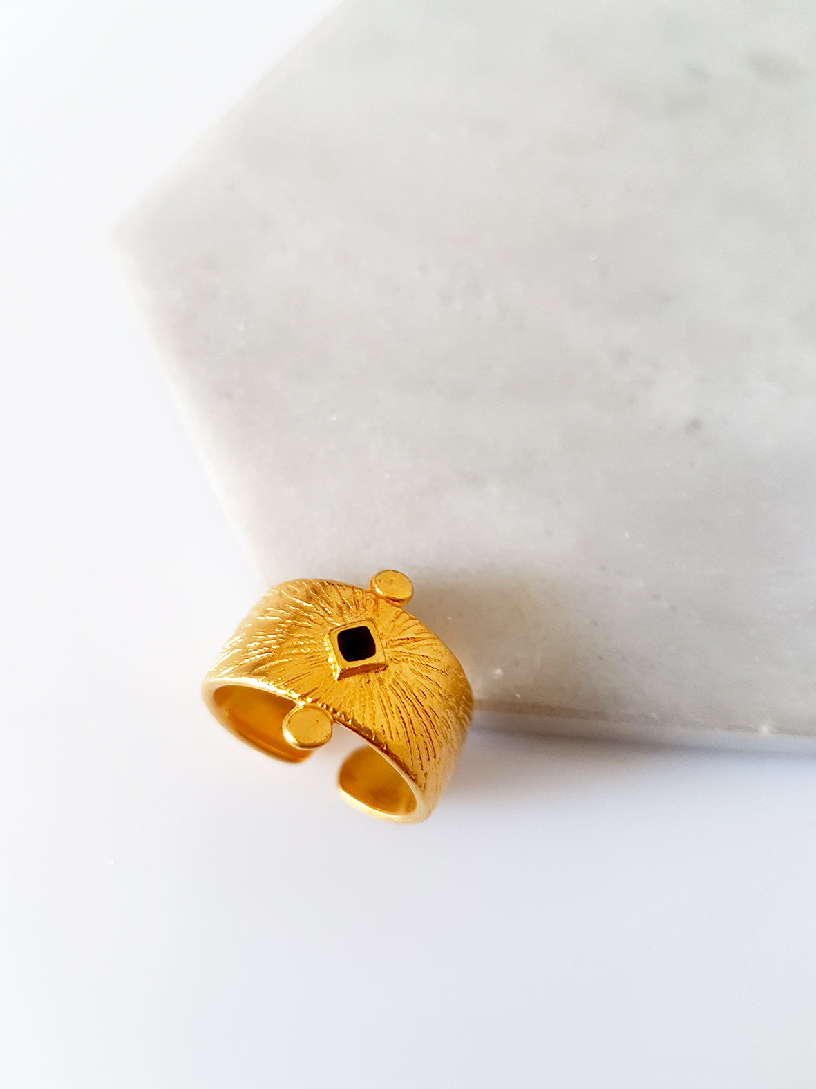 Ring with enamel rhombus in a package of 3 pieces
