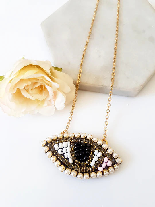 Pearly Eye Necklace