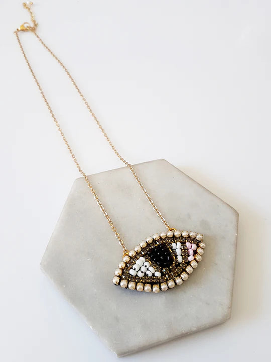 Pearly Eye Necklace