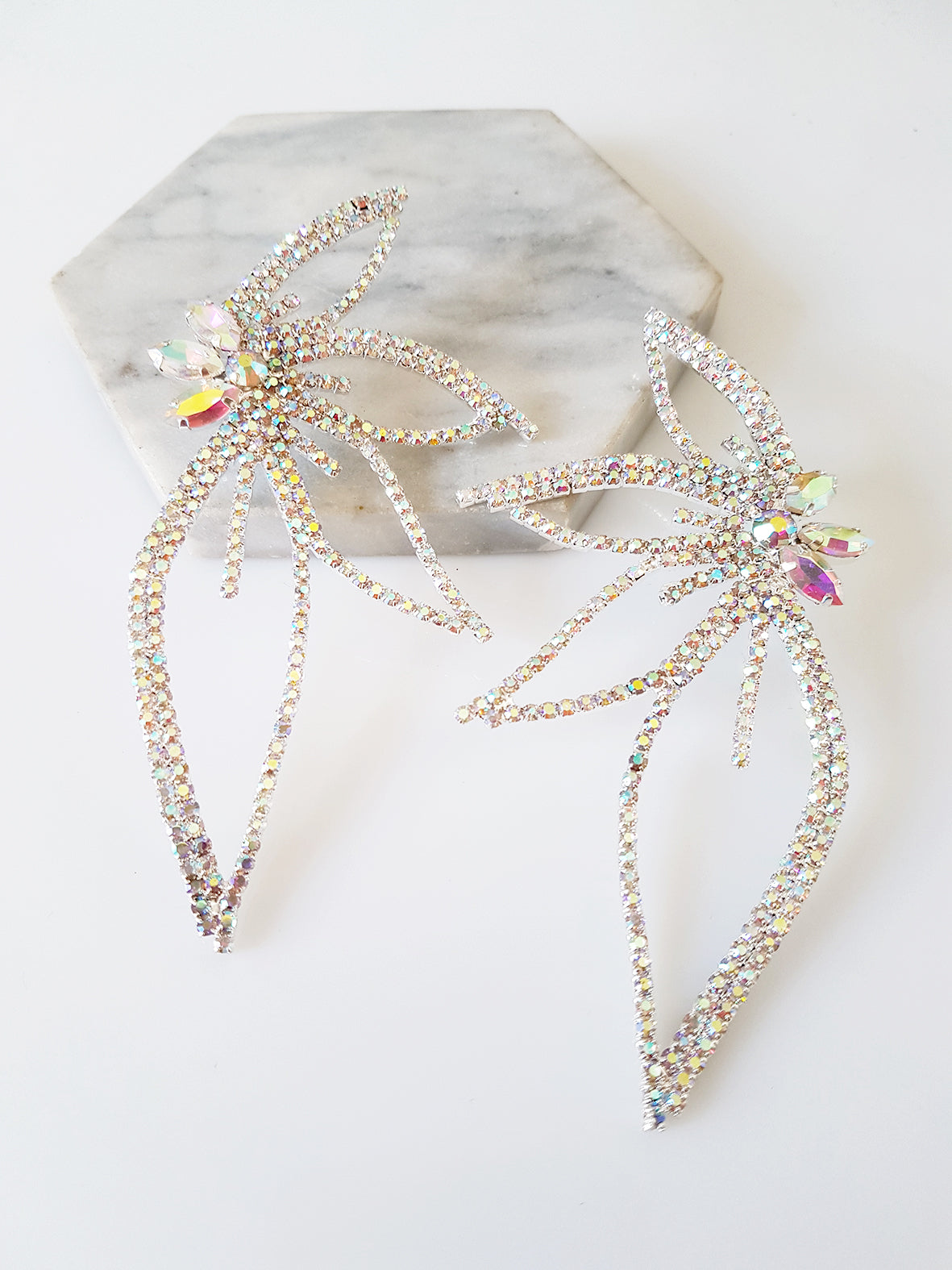 Flower earrings with rhinestones - SoCuteb2b