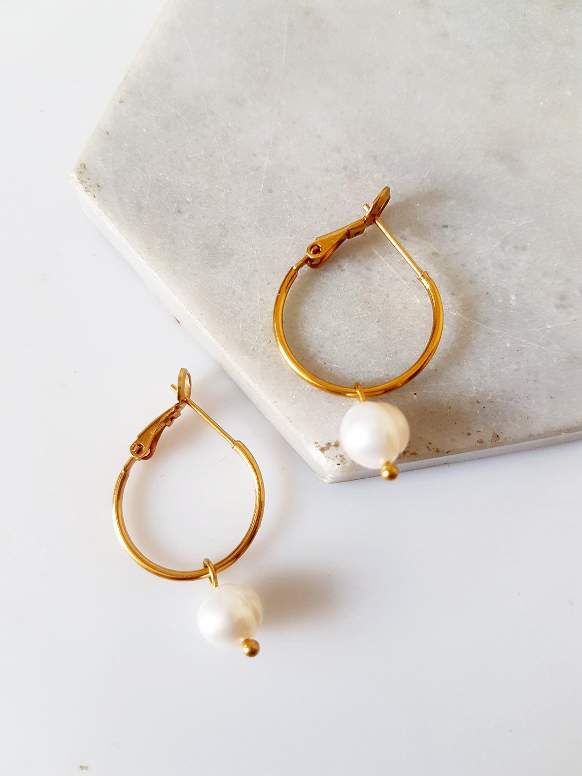 Hoop earrings with natural water pearl - SoCuteb2b