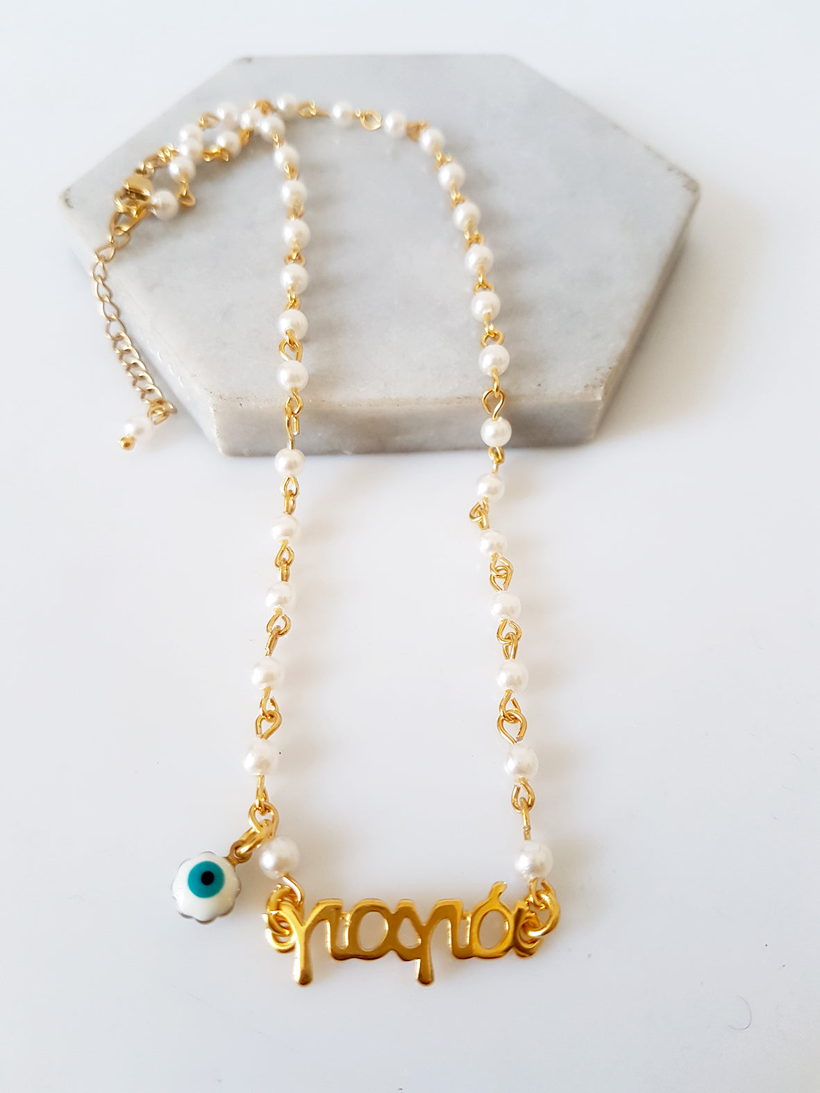 Χειροποίητο κολιέ με πέρλες, ταυτότητα “Γιαγιά” και ματάκι – So Cute by Dimi