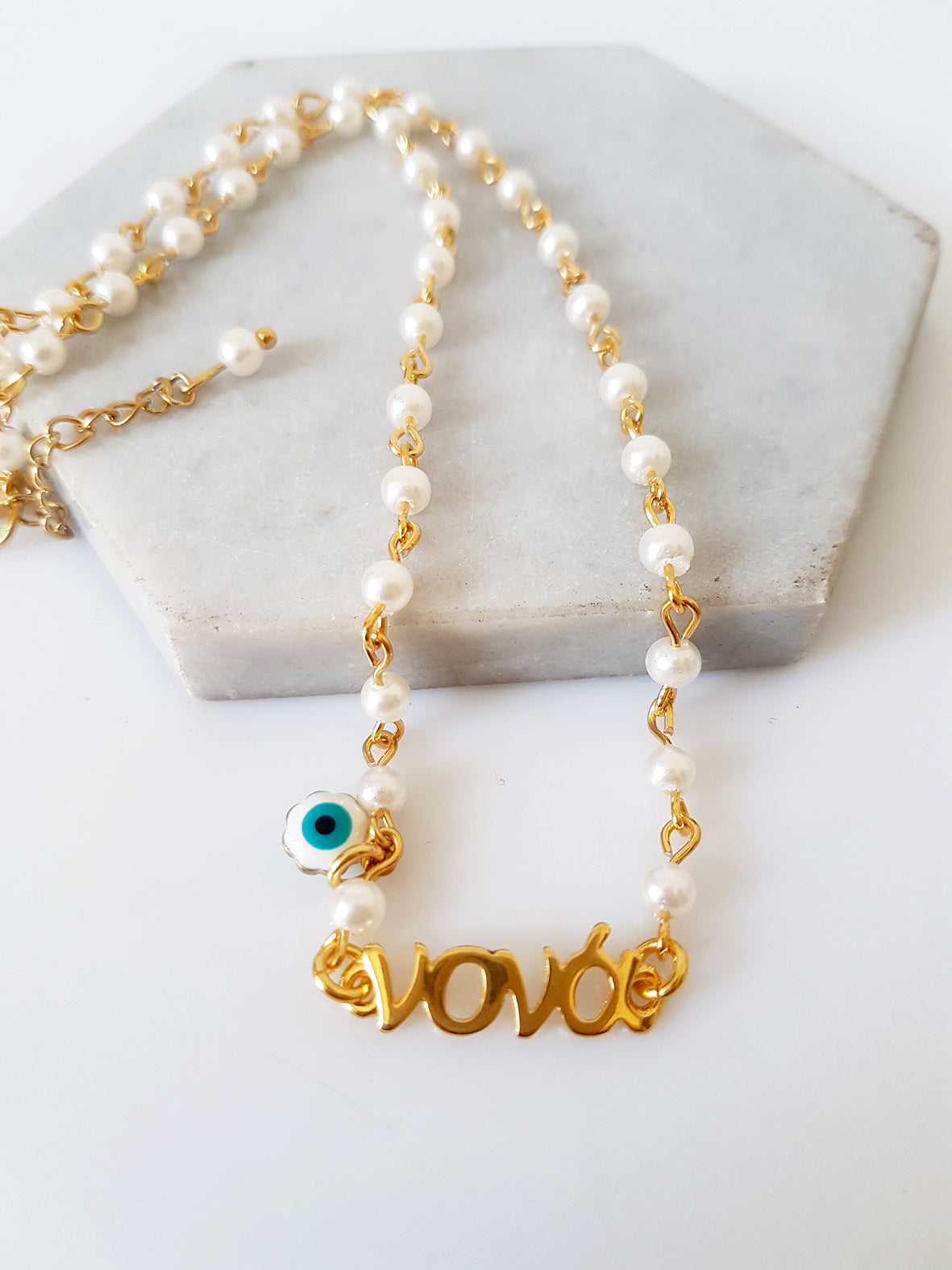 Χειροποίητο κολιέ ροζάριο με πέρλες, ταυτότητα “Νονά” και ματάκι – So Cute by Dimi