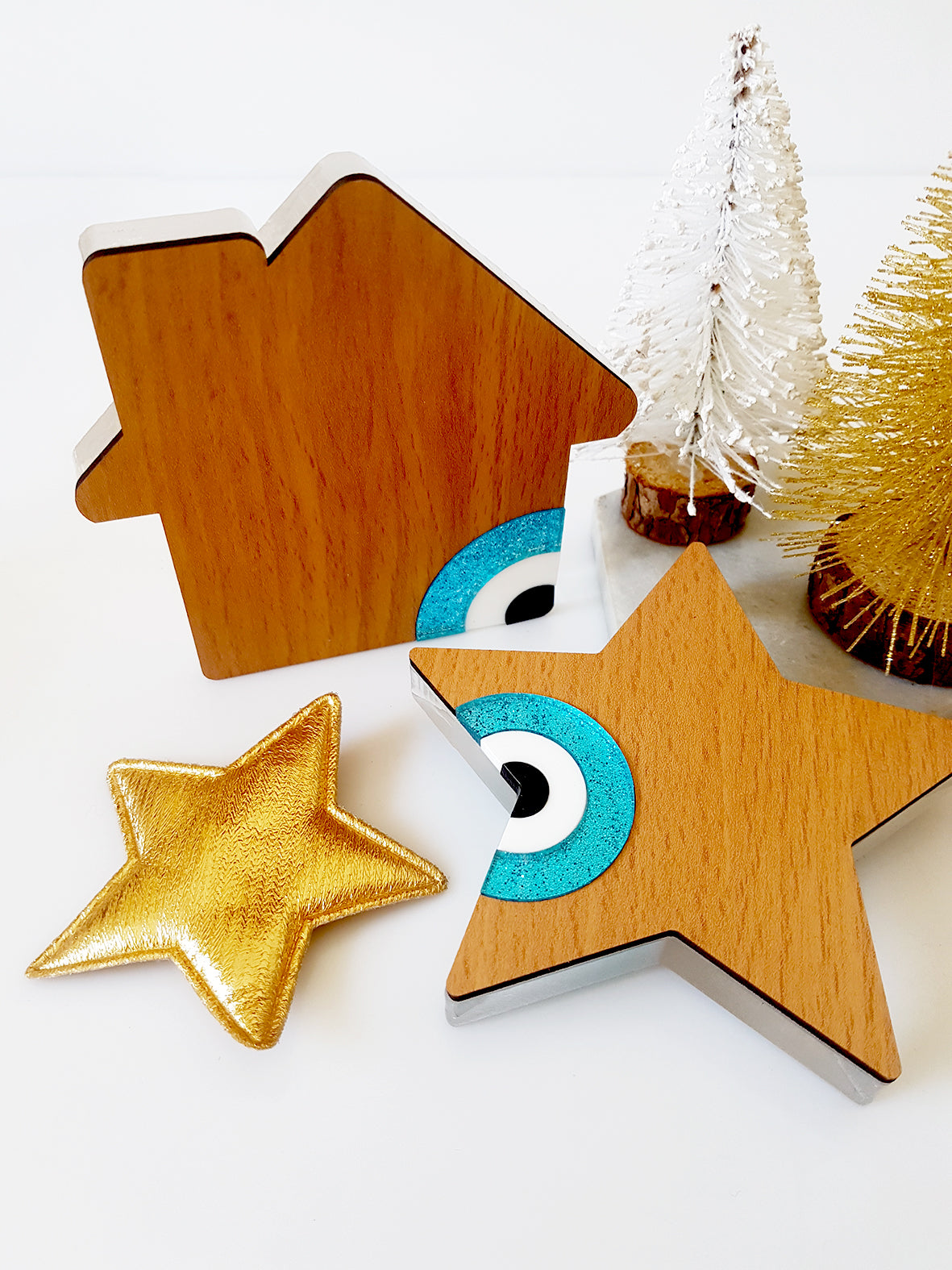 Star shaped table charm of wood with evil eye - SoCuteb2b