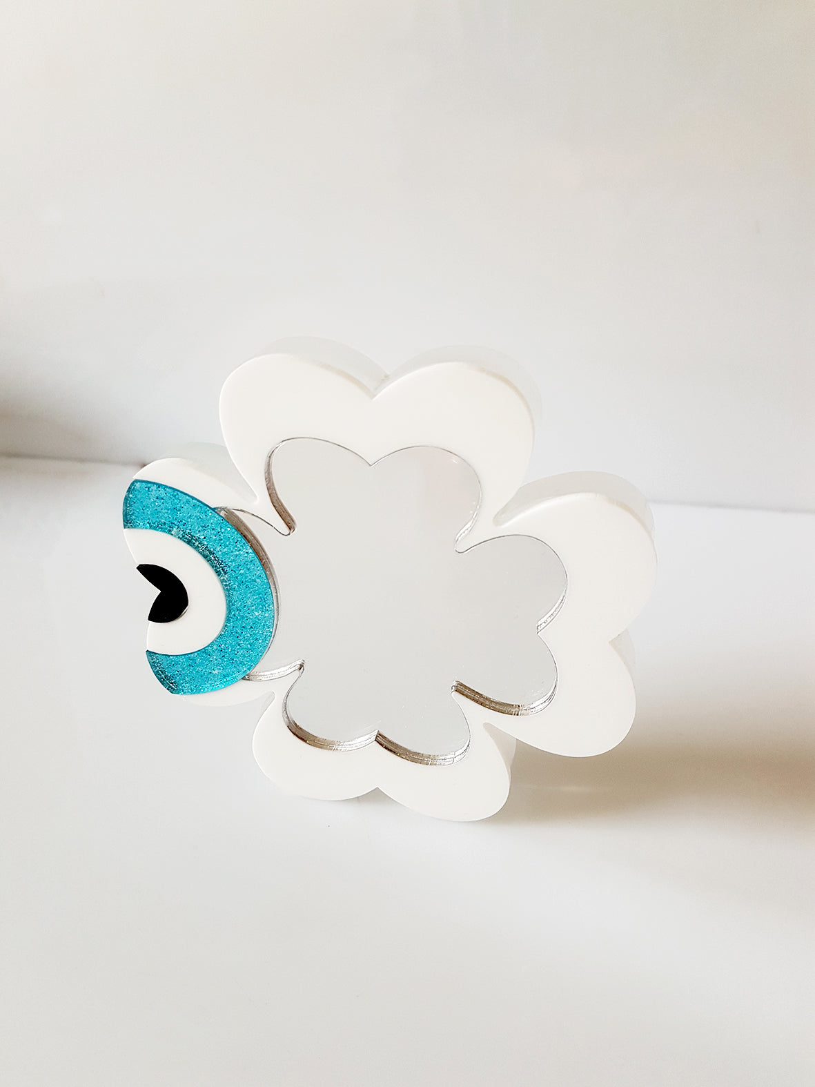 Four-leaf clover shaped table charm with evil eye - SoCuteb2b