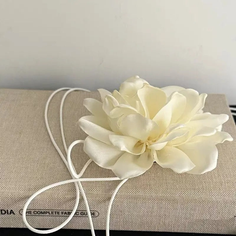 Ρετρό τσόκερ με πανέμορφο λουλούδι από ύφασμα σε συσκευασία 2 τεμαχίων